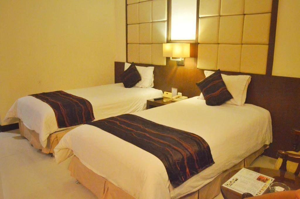 Kedaton Hotel Bandung Extérieur photo