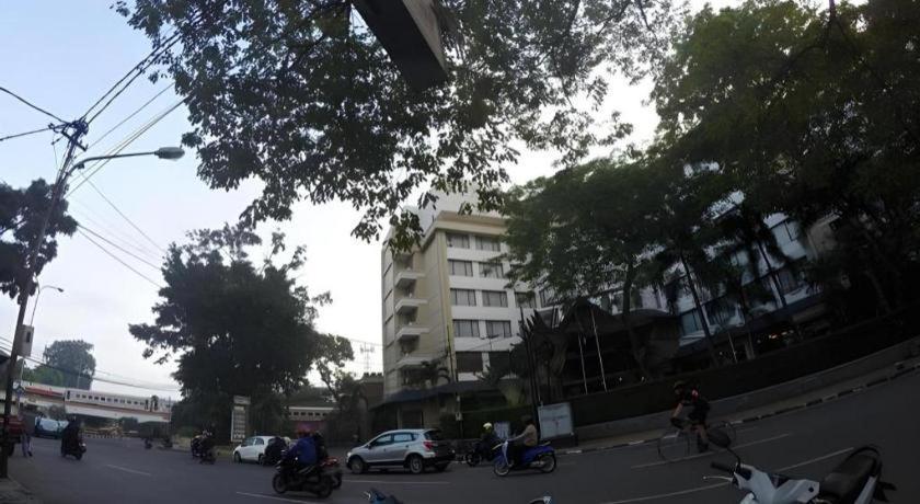 Kedaton Hotel Bandung Extérieur photo