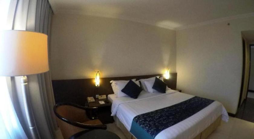 Kedaton Hotel Bandung Extérieur photo
