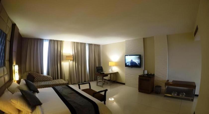 Kedaton Hotel Bandung Extérieur photo
