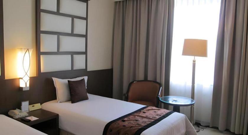 Kedaton Hotel Bandung Extérieur photo