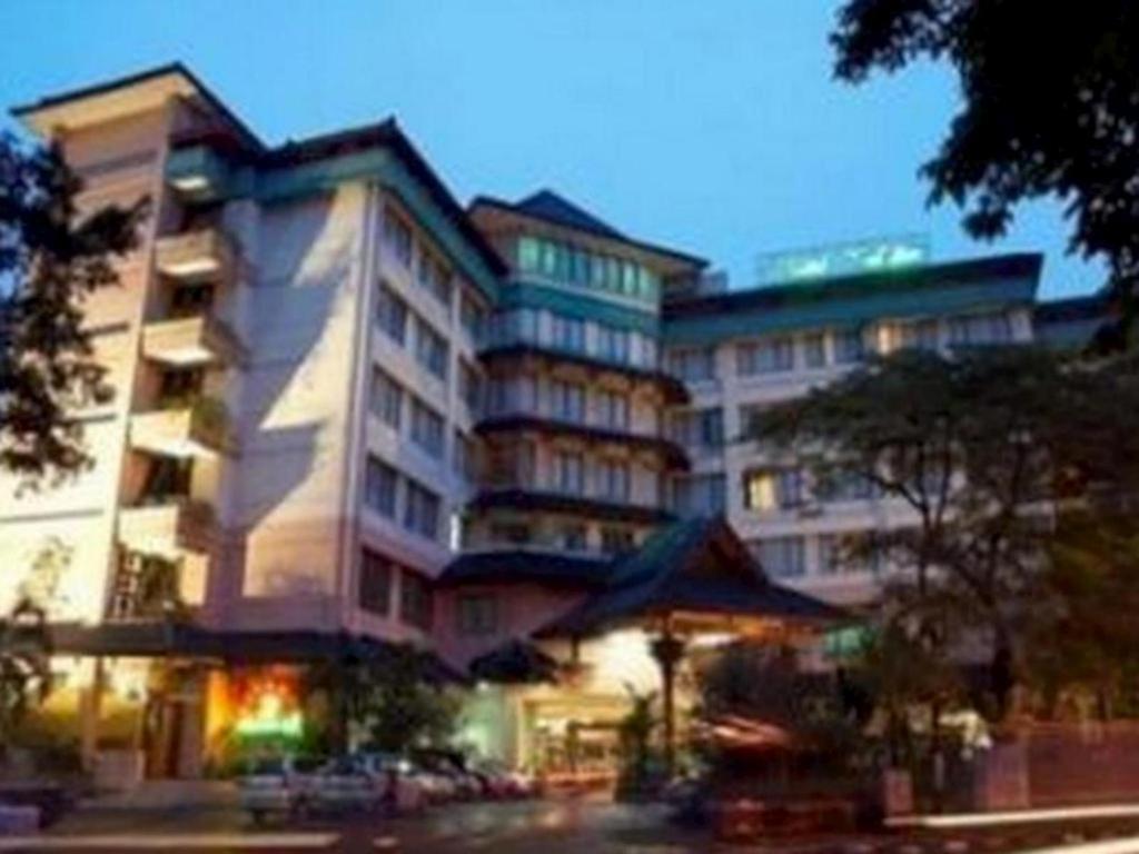 Kedaton Hotel Bandung Extérieur photo